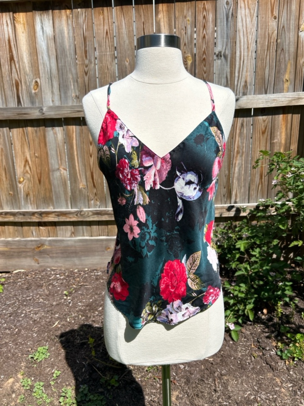 Victoria’s Secret 100% Silk Floral Cami Top Sleeveless Size M - Picture 2 of 9